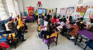 Jandarma ekiplerinden trafik güvenliği eğitimi