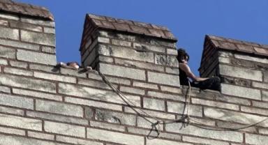 Kadının kafasını kesip sokağa fırlattı!