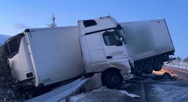 Afyonkarahisar'da zincirleme kaza: 30 yaralı