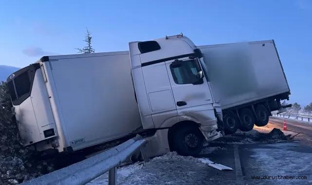 Afyonkarahisar'da zincirleme kaza: 30 yaralı