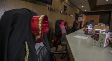 Ankara'da mahkeme başkanı, savcı ile birlikteyken yakalanınca balkondan atladı