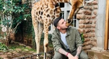 Mauro Icardi'den Wanda Nara'ya gönderme! Zürafa öptüğü anları paylaştı