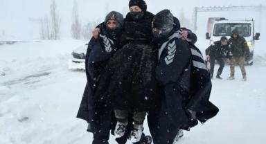 Sivas'ta kar yağışında mahsur kalan 650 kişi, misafirhanelere yerleştirildi