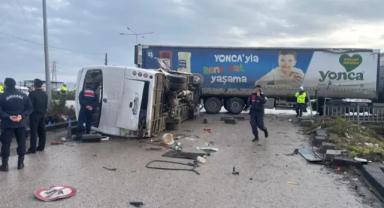 Balıkesir'de okul servisi tırla çarpıştı: 8 öğrenci ağır yaralı