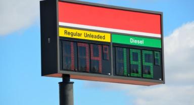 Benzine Cumartesi Günü 98 Kuruş Zam Geliyor