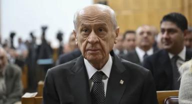 Devlet Bahçeli'nin grup toplantısında dikkat çeken yüzük ve rozeti