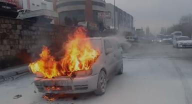 Kocasinan'da Seyir Halindeki Araç Alev Aldı: Panik Anları!