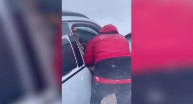 Vali Çiçek: Son 24 saatte 100'ün üstünde araçla 270'i aşkın kişiyi kurtardık