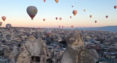 Kapadokya'da sıcak hava balonu yolcu sayısında tüm zamanların rekoru kırıldı