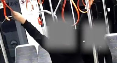 Kayseri'de tramvayın tutamaklarını kesip, camını kırdılar