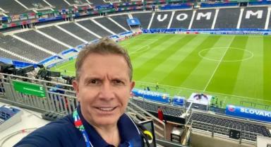 TRT spikeri Erdoğan Arıkan canlı yayında maç anlatırken kalp krizi geçirdi