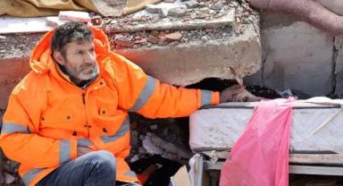 Depremde enkaz altındaki kızının elini tutmasıyla tanınmıştı: O babanın acısı ilk günkü gibi taze