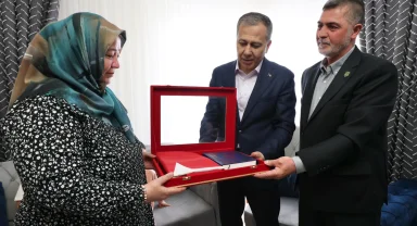 Bakan Yerlikaya'dan Konya'da şehit ailesine ziyaret