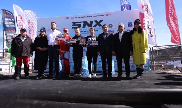 Başkan Büyükkılıç, Dünya Snowcross Şampiyonası Final Yarışları ve Ödül Töreni’ne Katıldı