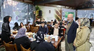 Başkan Çolakbayrakdar, çocukların gönlünü fethetti