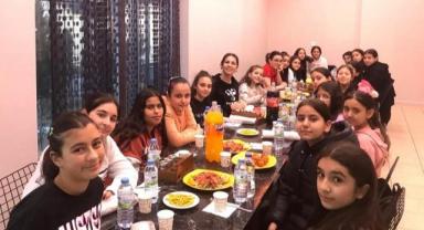 Hentbol Antrenörü Ahu Topçu, 10 Yıldır Sporcularıyla İftar Geleneğini Sürdürüyor 