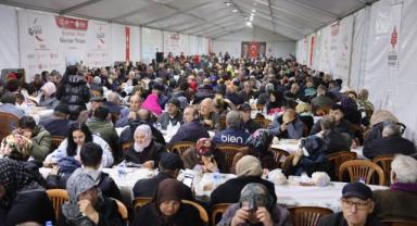 Kayseri Valisi Gökmen Çiçek, İftar Çadırında Vatandaşlarla Buluştu