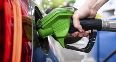 Benzine Son İki Günde Büyük İndirim, Yarın Zam Geliyor