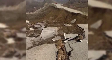 Erzincan-Kelkit karayolu göçtü!