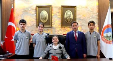 Kayseri’de 23 Nisan Coşkusu: Vali Koltuğu Çocukların