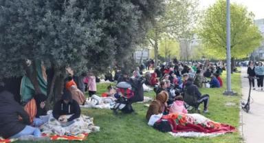 Vatandaşlar Deprem Korkusuyla Parklara Sığındı!