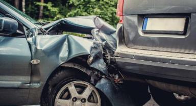 Kayseri’de Otomobil Tramvay Durağına Girdi!