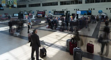 Antalya Havalimanı’nda asma tavan çöktü: 1 hafif yaralı!