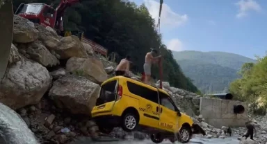 Düzce'de ticari araç şarampole yuvarlandı