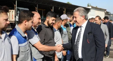 Kayseri Melikgazi mesaiye bayramlaşarak başladı