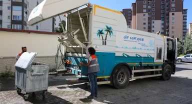 Kayseri Talas'ta konteynerlara parfümlü bakım