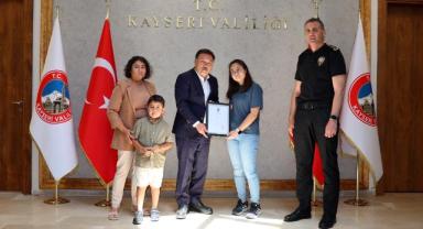 Vali Gökmen Çiçek, Şehit Polis Memuru İbrahim Birol’un Ailesine “Şehadet Belgesi”ni Takdim Etti