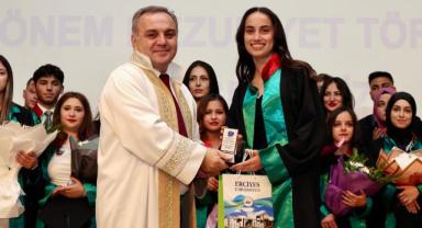 ERÜ Adalet MYO’da 14. Dönem Mezuniyet Sevinci