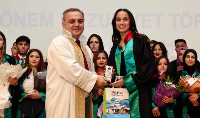 ERÜ Adalet MYO’da 14. Dönem Mezuniyet Sevinci