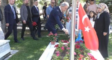 Kartal Şehitliği’ne 15 Temmuz ziyareti