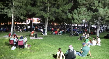 Kayseri Melikgazi'de açık havada sinema keyfi