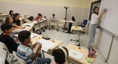 Kayseri Melikgazi'de çocuk ve gençler dolu dolu yaz geçiriyor