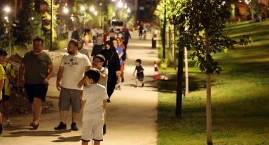 Kayseri Talas'ta millet açılmadan bahçesine akın etti