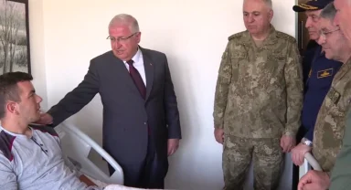 Metan gazından zehirlenen askerler GATA’da ziyaret edildi