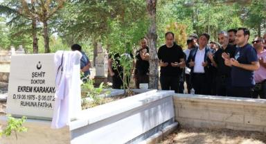 Şehit Dr. Ekrem Karakaya Mezarı Başında Anıldı