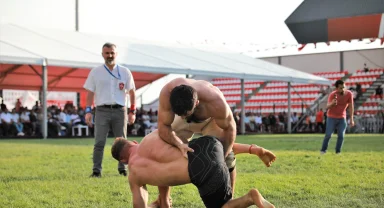 2. Geleneksel Taha Akgül Karakucak Güreşleri’nde Şampiyon Feyzullah Aktürk oldu