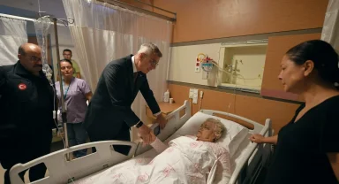 Bakan Memişoğlu, Balıkesir’deki depremzedeleri ziyaret etti