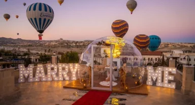 Kapadokya’da romantik teklifler turizme yeni soluk getiriyor