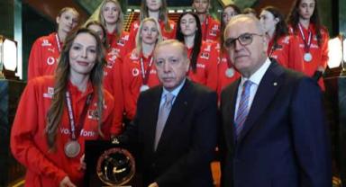 Erdoğan, Filenin Sultanları’nı Külliye’de ağırladı