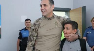 Müdür Aydın, şehit çocuklarını okulun ilk günü yalnız bırakmadı