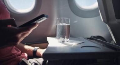 Uçaklarda su ücretsiz olacak