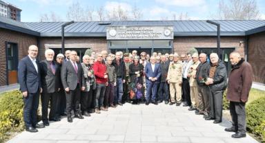 Ulu Çınarlarımızın Dualarıyla Hizmet Ediyoruz