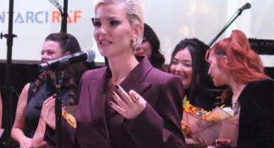 102. yılına özel balo