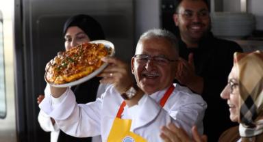 Büyükkılıç ve Eşi Dr. Necmiye Büyükkılıç, Ünlü Şeflerle Birlikte Kayseri Yağlaması Yaptı