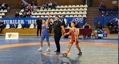 Gümüş Madalya ile Döndü