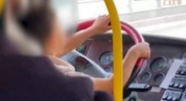 Sürücü Koltuğunda Çocuk